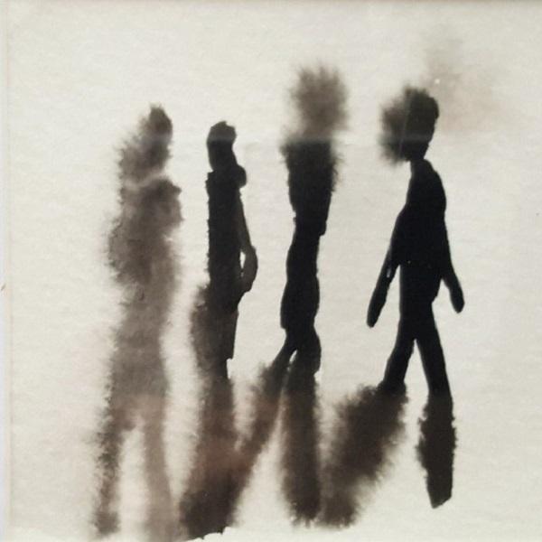 personnages à l'encre qui courent