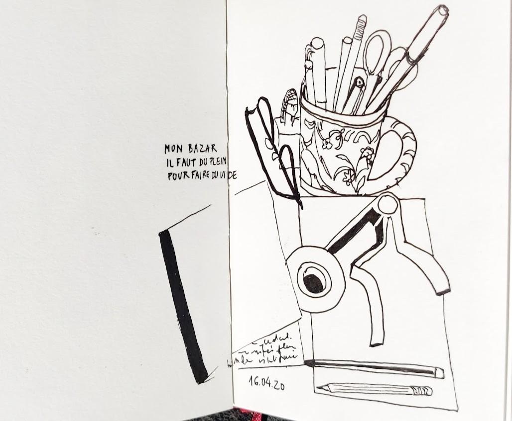 Pot à stylos, cahier, capo d'astre